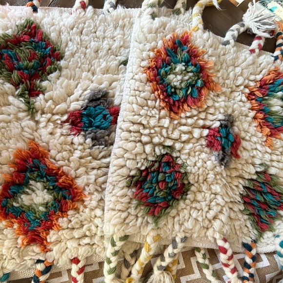 West Elm Place settings - Picture 1 of 4